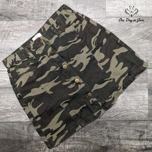 D&D Denim Camoflage Button Front Denim Mini Skirt Size S